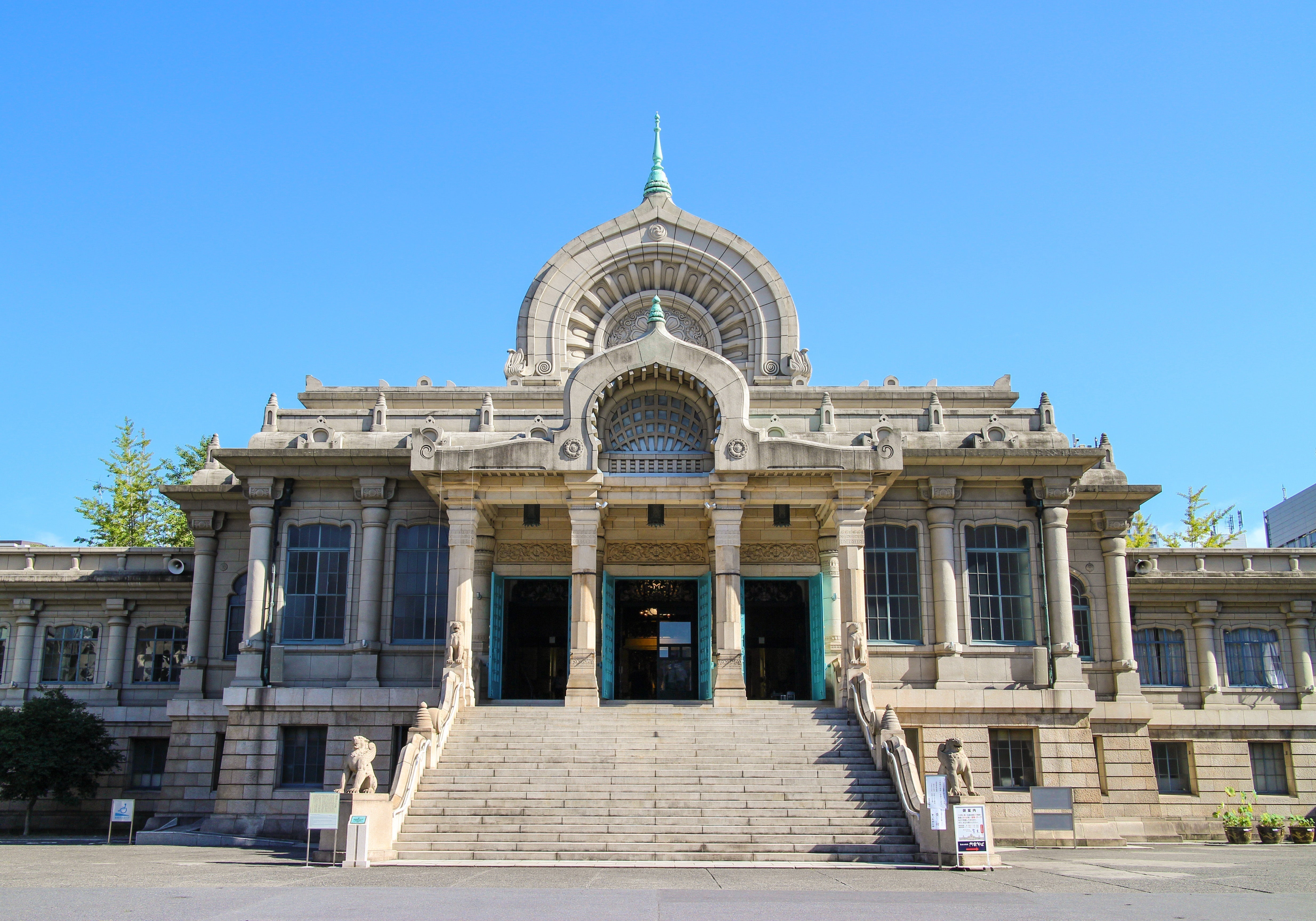 Best Tokyo Day Trips: Discover the Ginza and Tsukiji Tour Experience